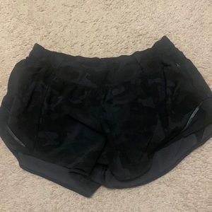 lululemon camo 2.5 inch hotty hots